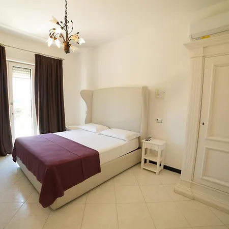 فندق مبيت وإفطار Miramare 3*